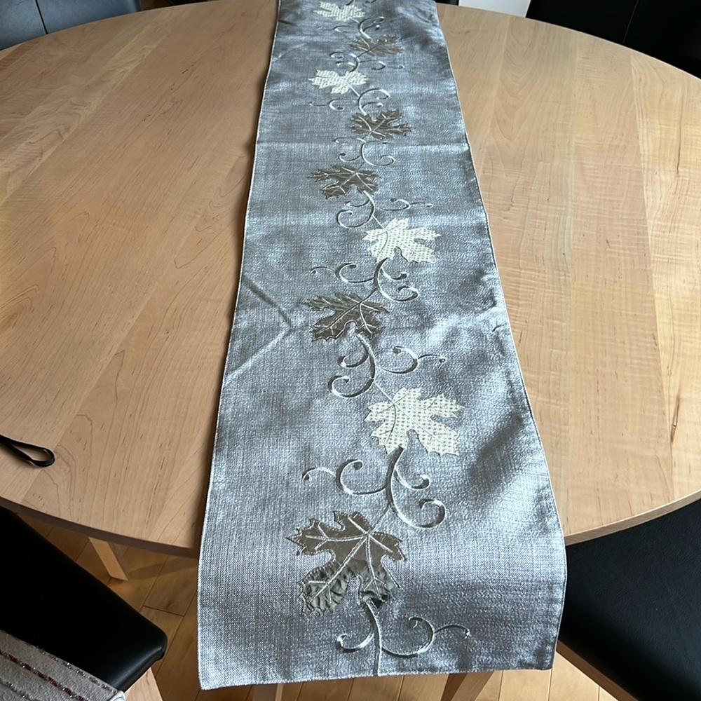 BELLA LUX 13”x70” Table Runner Silver Fall Leaves Fall Drcor